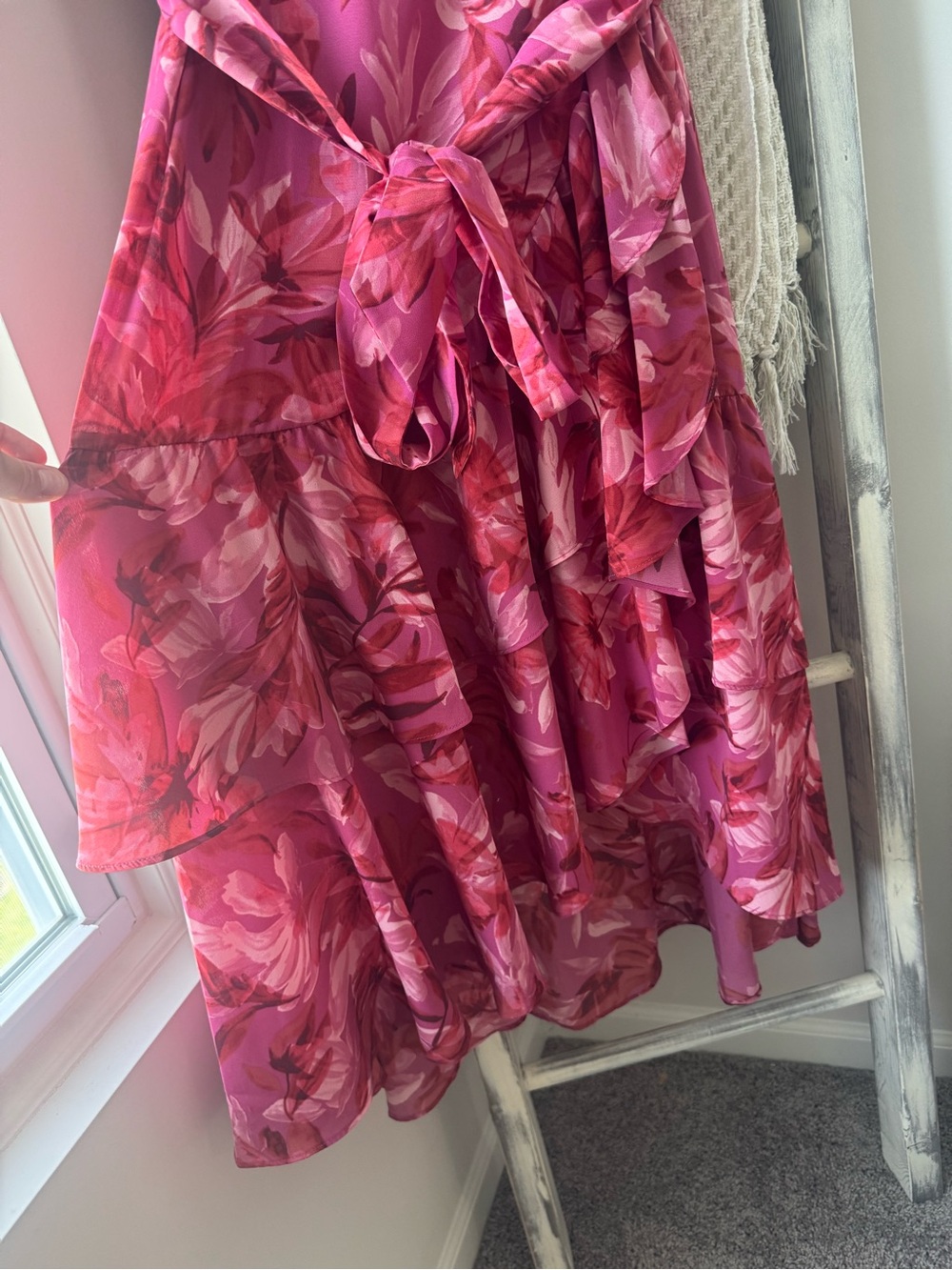 Chelsea28 Flutter Sleeve Faux Wrap Midi Dress in Pink Allison Bloom Size M - Picture 3 of 6